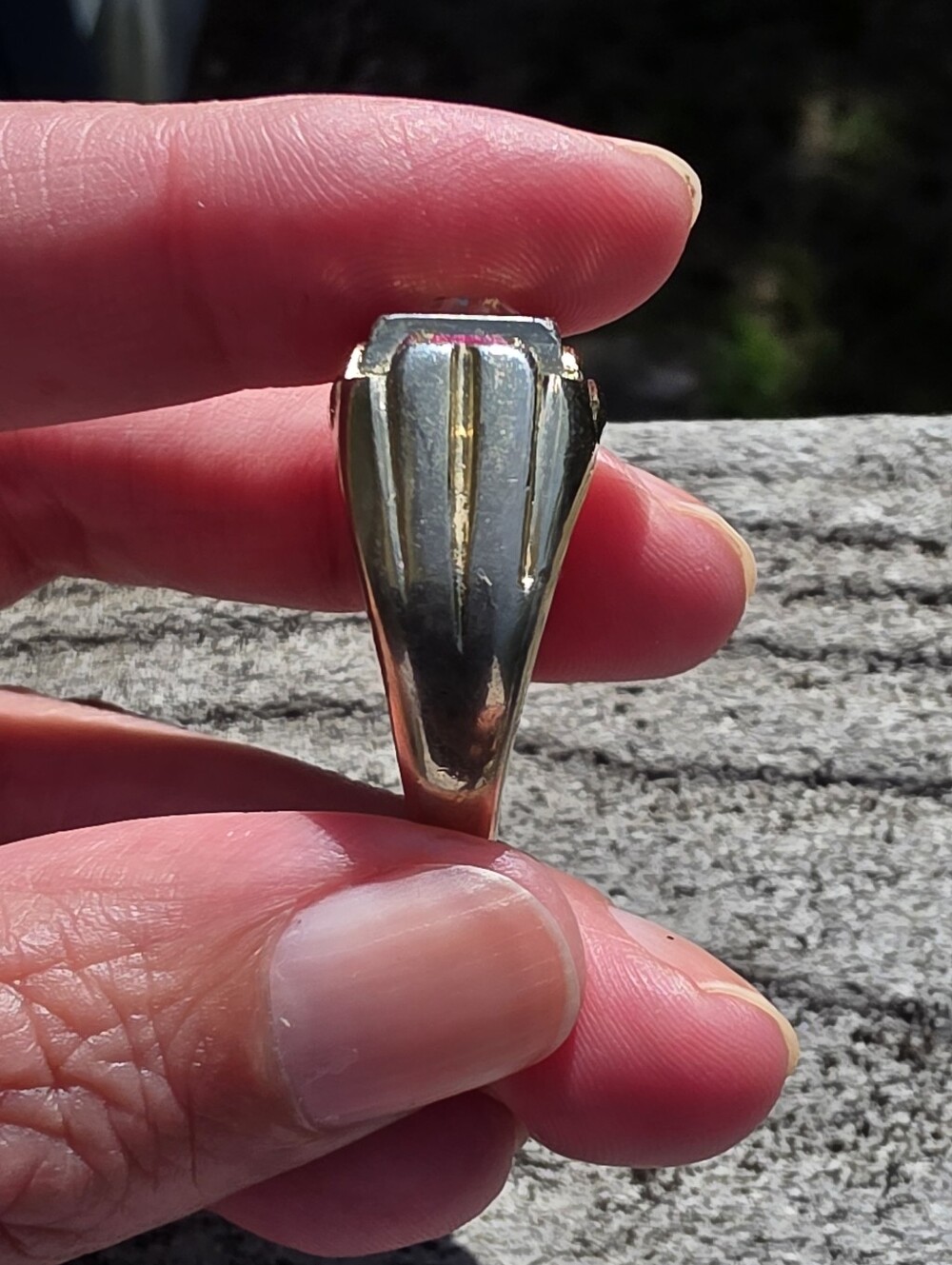 Vintage Light Colored Gold Toned Men's Ring With Clear And Red Stones - Picture 7 of 14